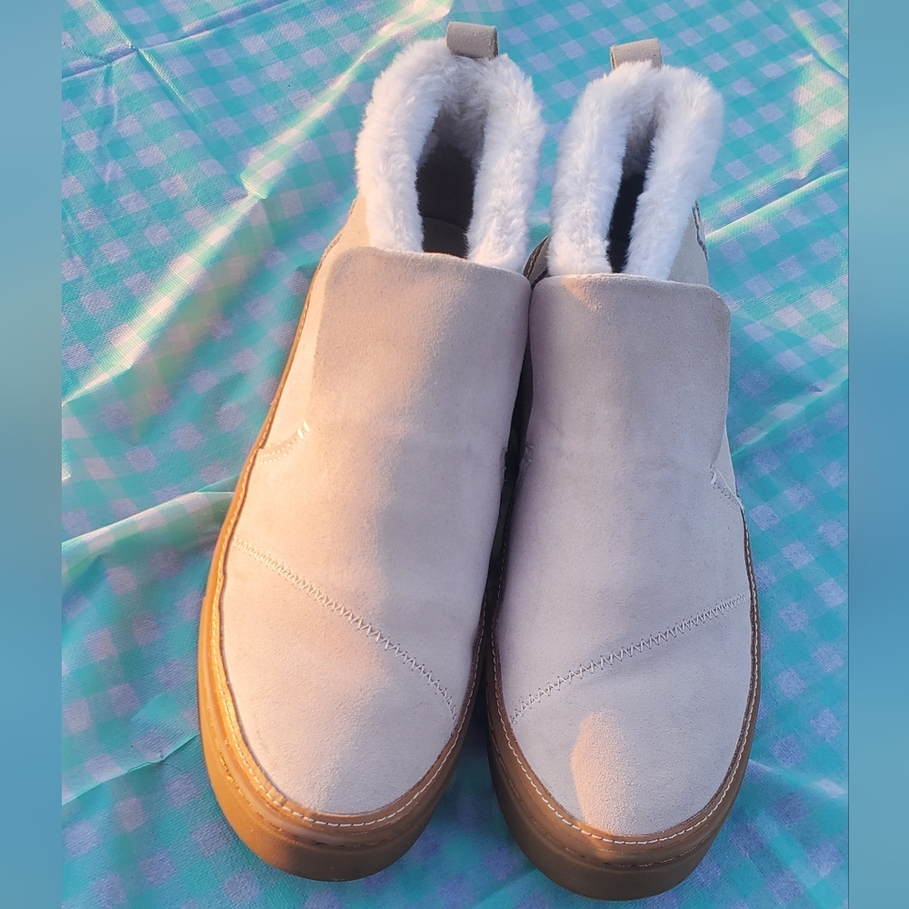 Tom's size 10 leather ankle boot